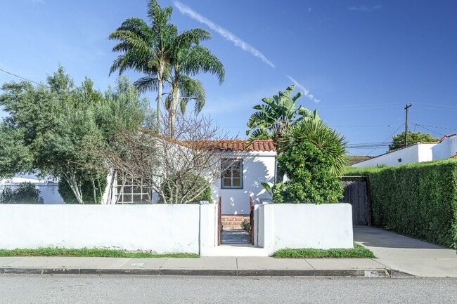 Building Photo - 3-Bed + 2-Bath Home | Midtown Ventura | Unfurnished