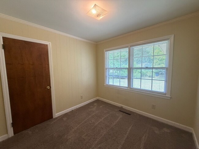 Building Photo - 215 Lesesne Dr