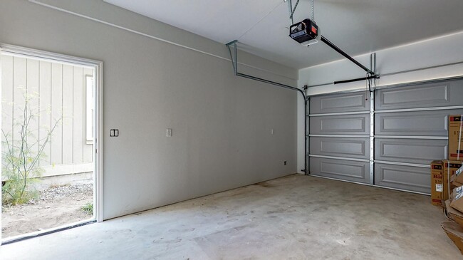 Building Photo - 2352 Karen Ct