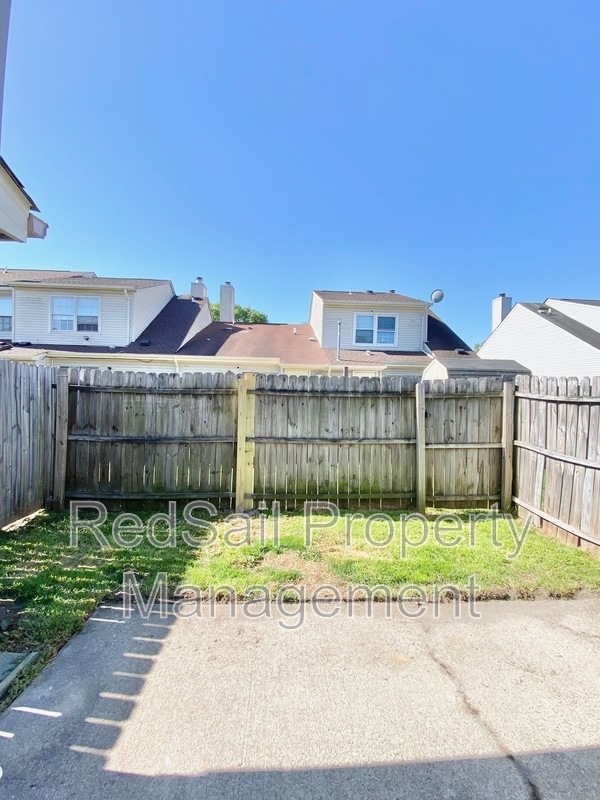 Building Photo - 109 Parkway Dr