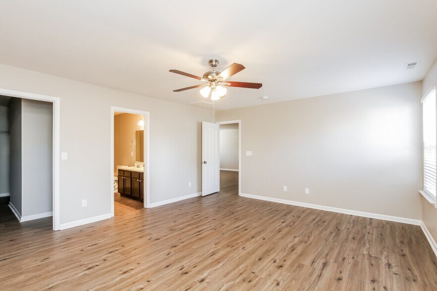 Building Photo - 102 Clacton Ct