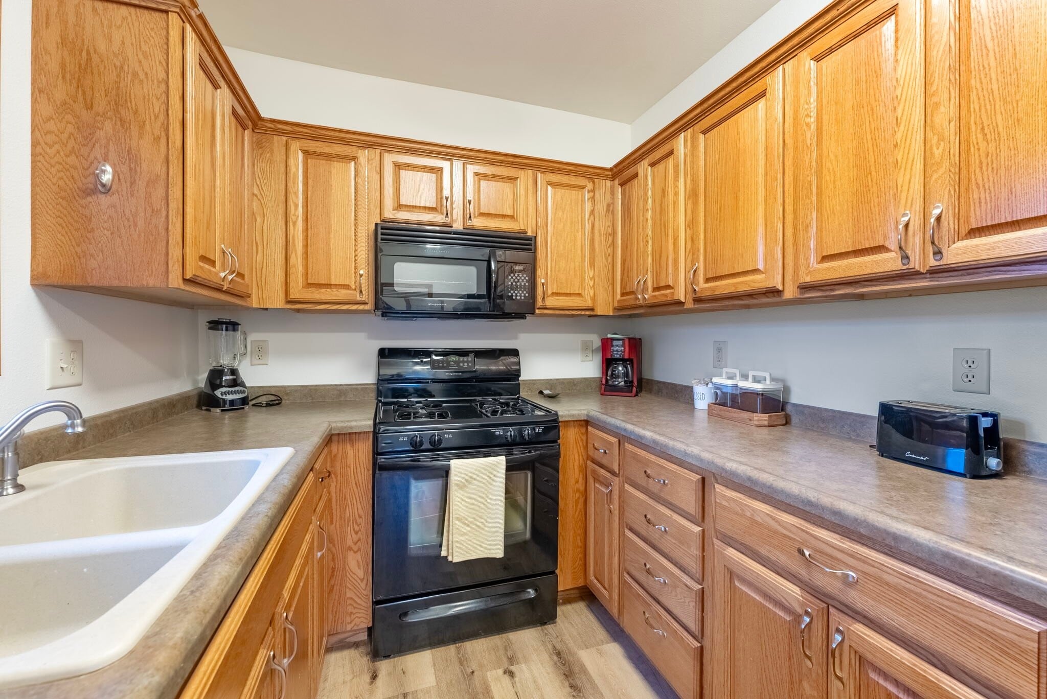 Building Photo - 325 Stewart St