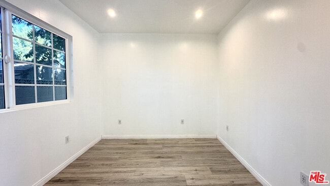 Building Photo - 16023 Wyandotte St