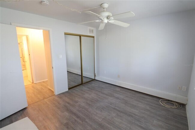 Building Photo - 1810 Sunny Dr