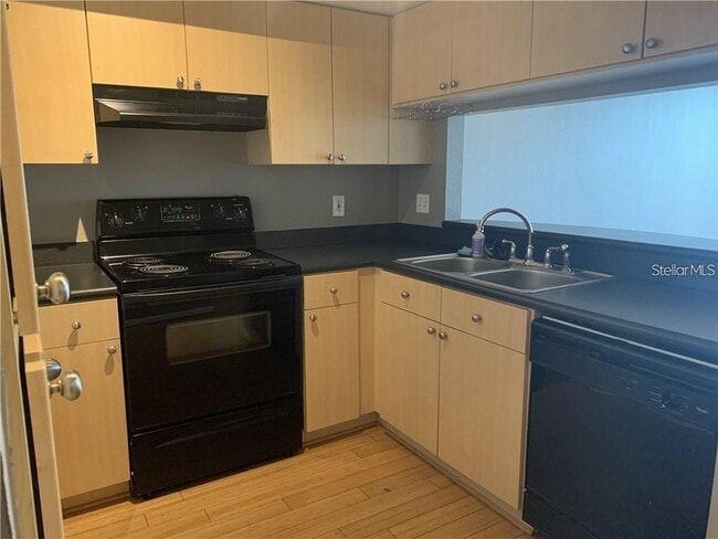 Building Photo - 322 E Central Blvd