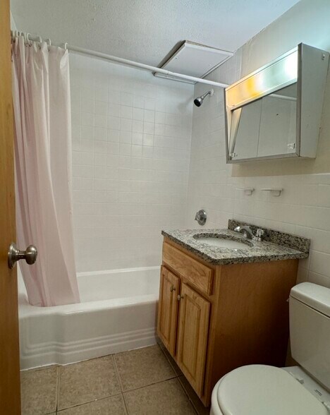 Building Photo - 73 Parkman St