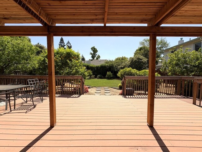Building Photo - Charming Palo Alto Home with Beautiful Lan...