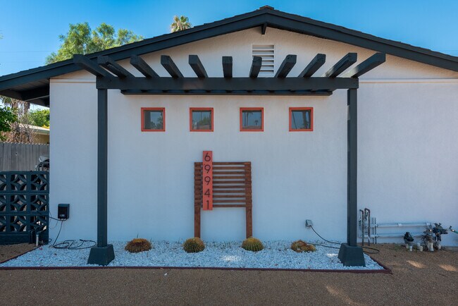 Building Photo - 69941 Sunny Ln