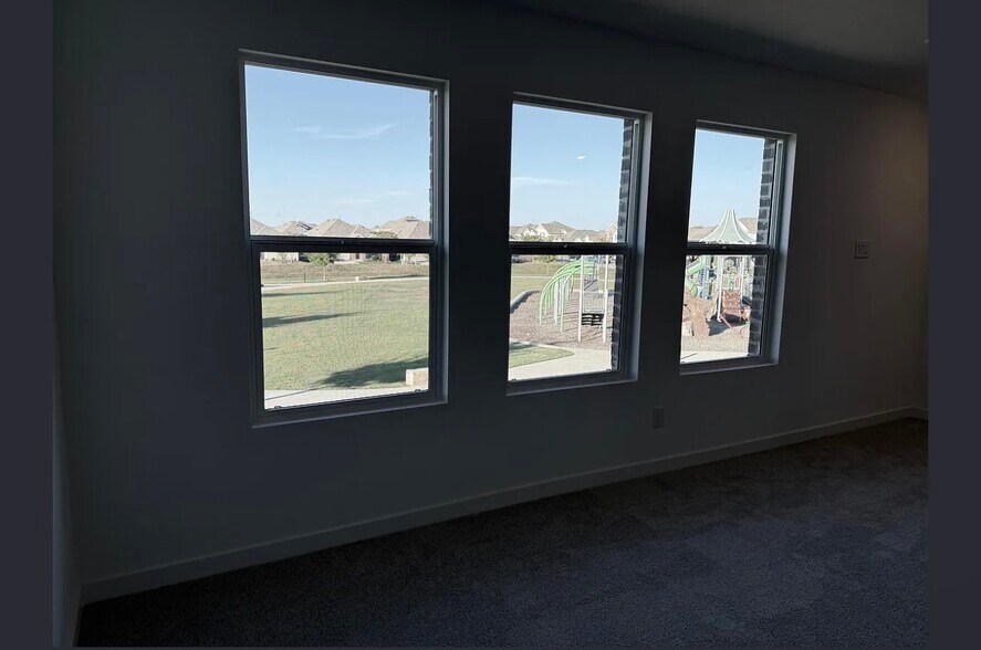 Building Photo - 7116 Dandelion Rd