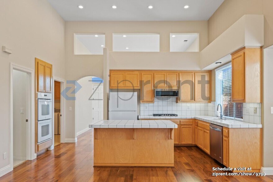 Building Photo - 1468 Bergerac Dr