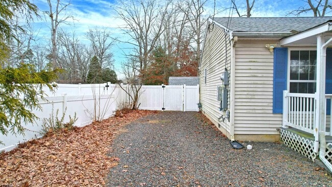 Building Photo - 450 Redwood Ave