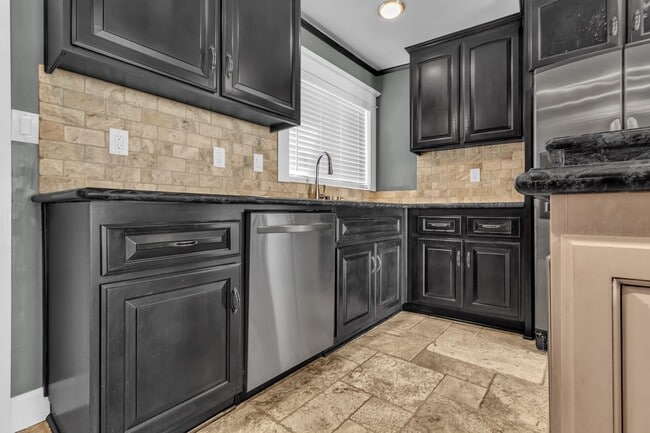 Building Photo - 1501 Revere Ave