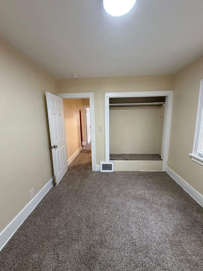 Building Photo - 2 Bed / 1 Bath House for Rent — Lansing, MI
