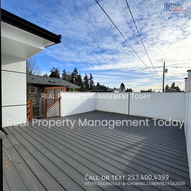 Building Photo - Modern 4 Bedroom House In Tacoma!