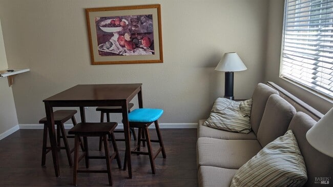 Building Photo - 702 Daniels Ave