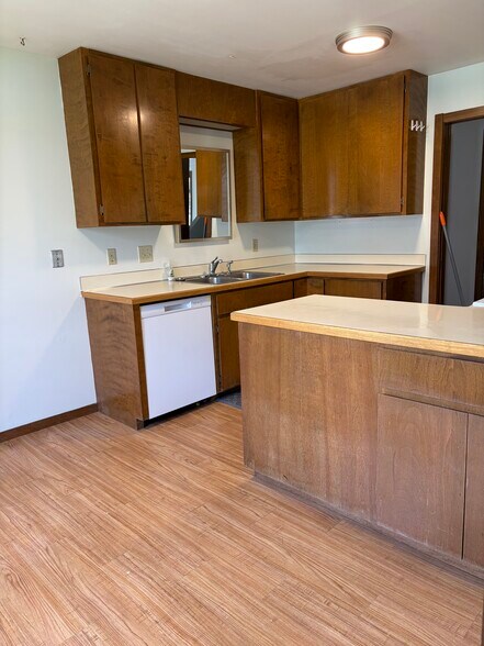 Building Photo - 4016 Pfeiffer Ct