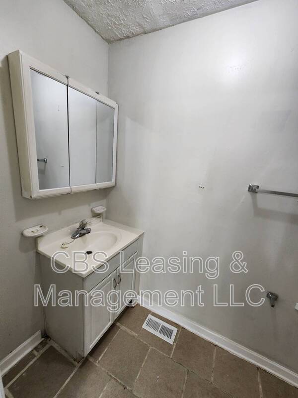 Building Photo - 803 27th Ave