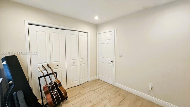 Building Photo - 6550 SW 28th St