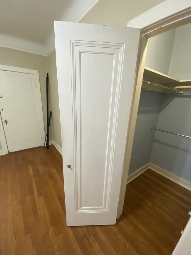 Building Photo - 247 E Lullwood Ave