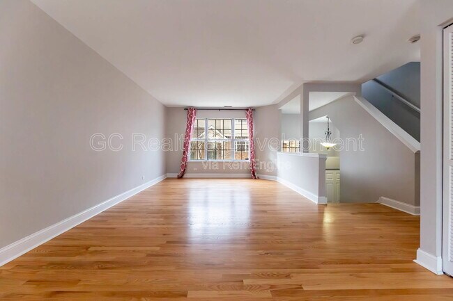 Building Photo - 8015 Windsor Dr