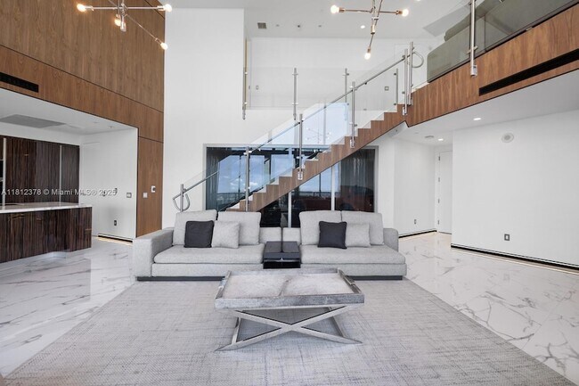 Building Photo - 18555 Collins Ave