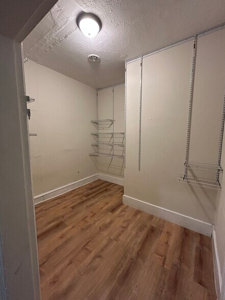 Building Photo - 205 N Sibley Ave