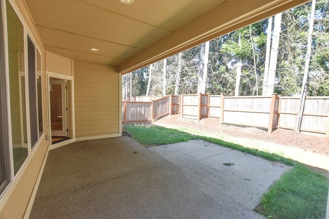 Building Photo - Move in Ready! Apply Today!