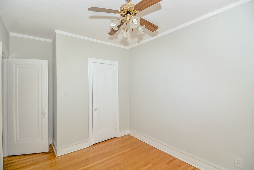 Building Photo - 1451 W Byron St