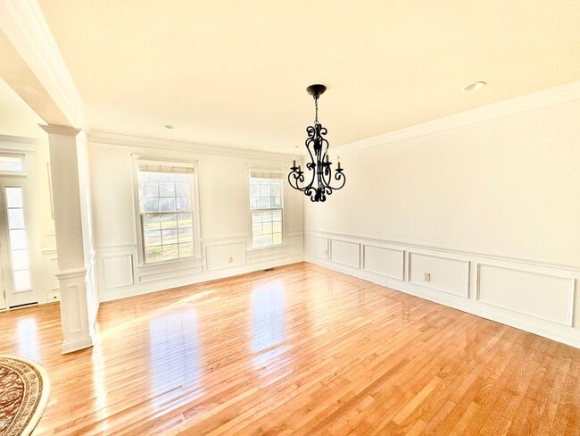 Building Photo - 715 Fairway Point Dr