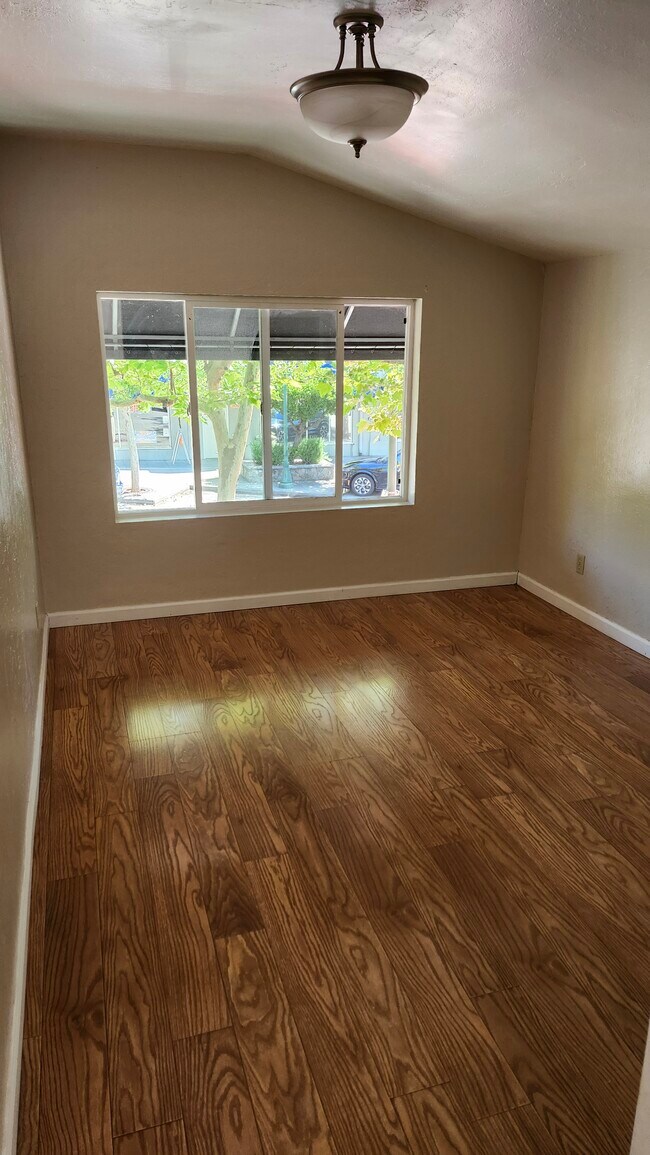 Building Photo - 225 N Cloverdale Blvd