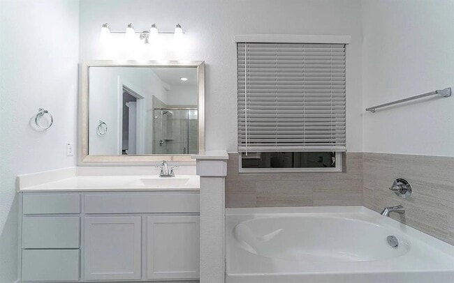 Building Photo - 213 Alicante Ln