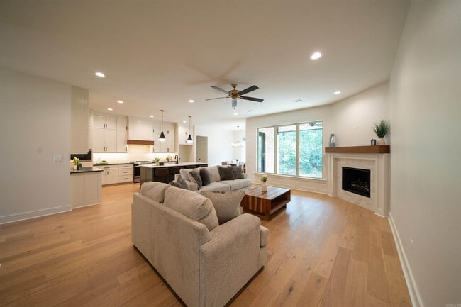 Building Photo - 15112 Matterhorn Lp