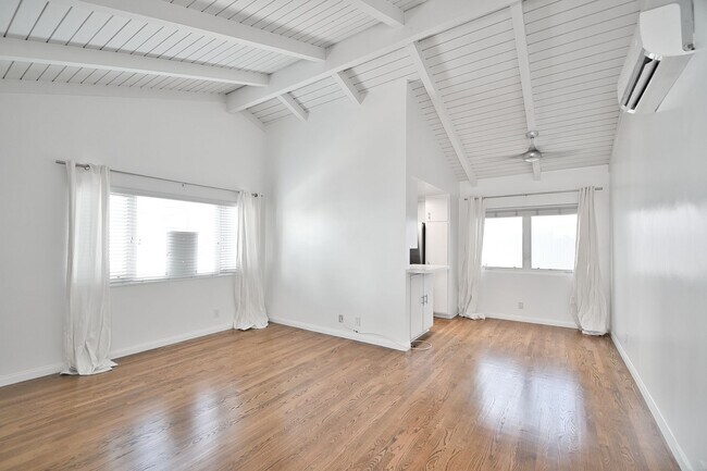 Building Photo - 127 15th Pl
