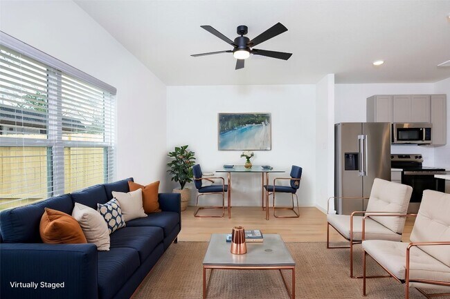 Building Photo - 1985 Longmire Villas Ct