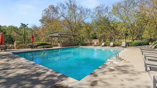 Building Photo - 3600 Park Lake Ln