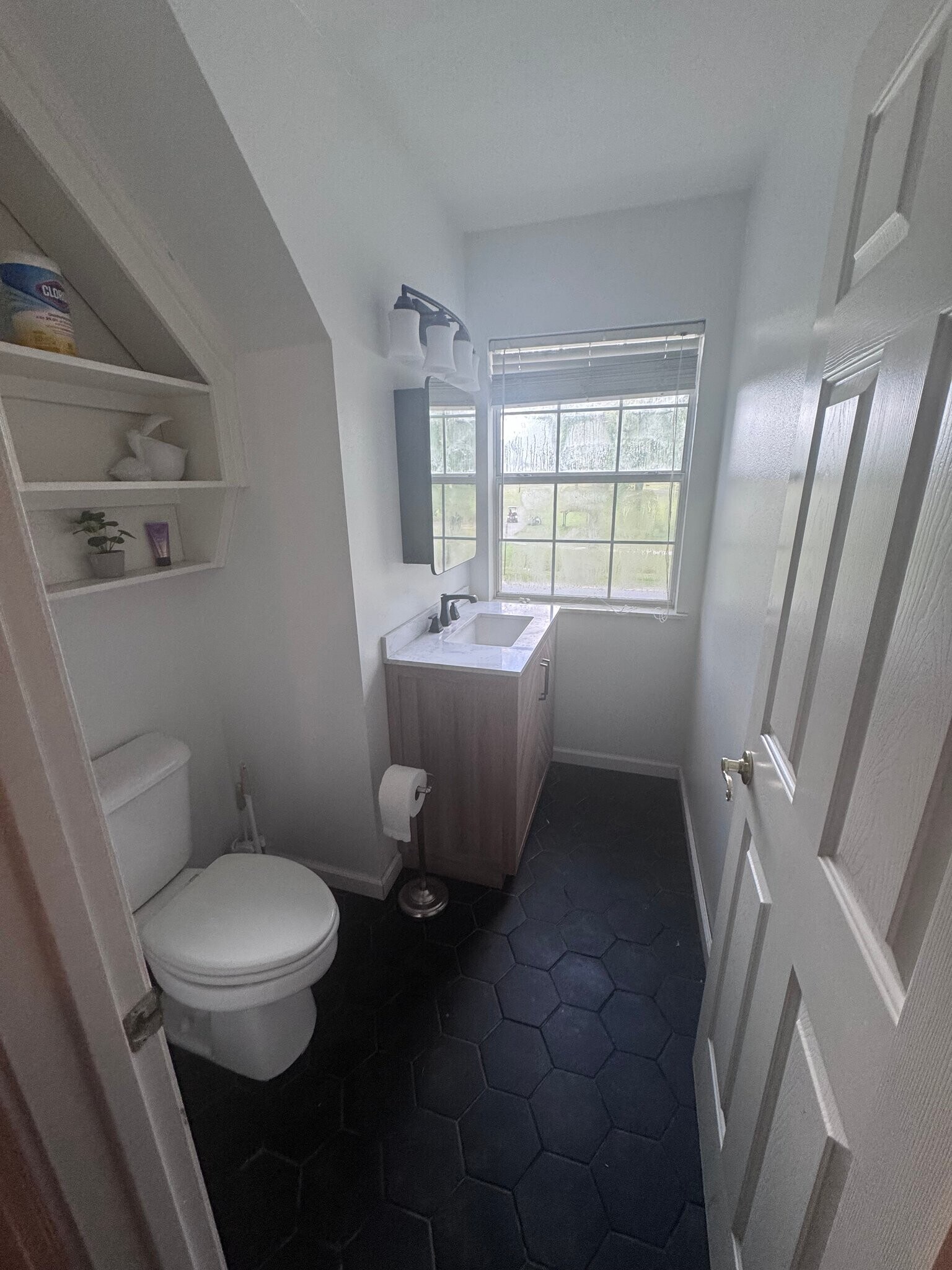 Building Photo - 401 Foxwood Dr