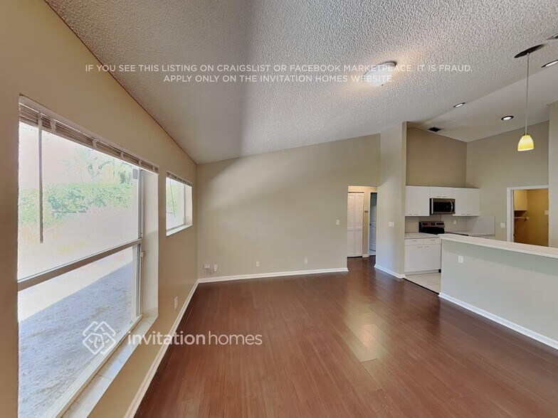 Building Photo - 5831 NW 40th Ln