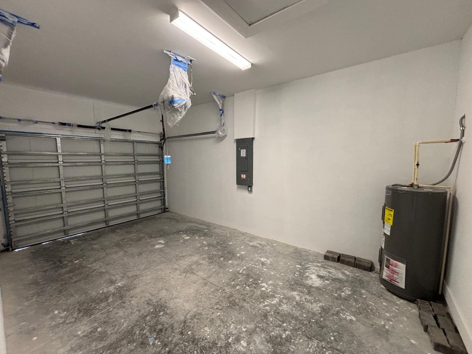 Garage - 729 Lamar St E