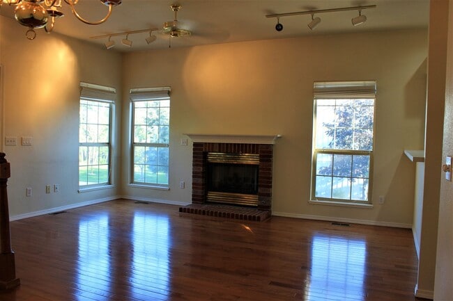 Building Photo - 6990 Los Reyes Cir