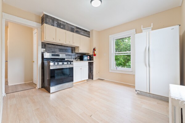 Building Photo - 1918 Greenwood Ave