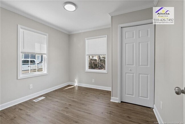 Building Photo - 1315 Cade Hill Ave