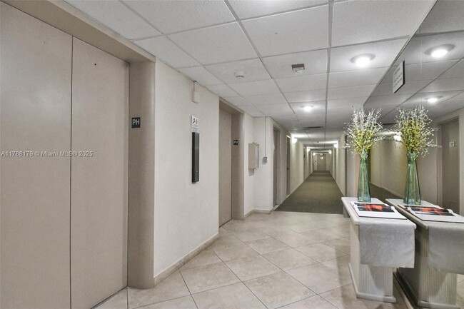 Building Photo - 9225 Collins Ave