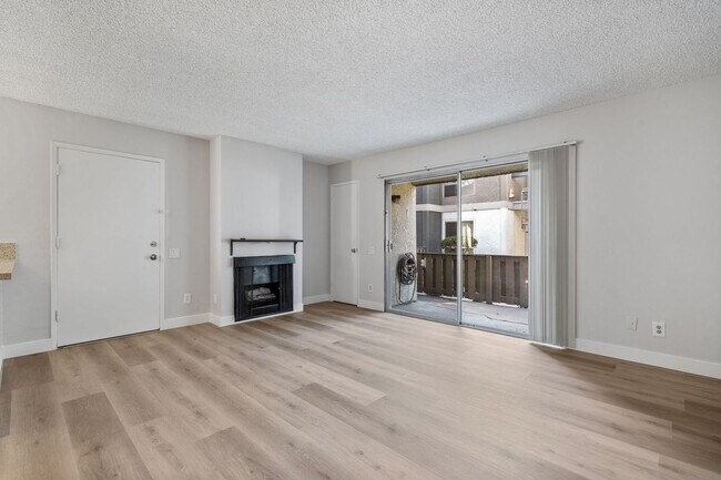 Building Photo - 1 Bedroom 1 Bath Apartment Close to South ...
