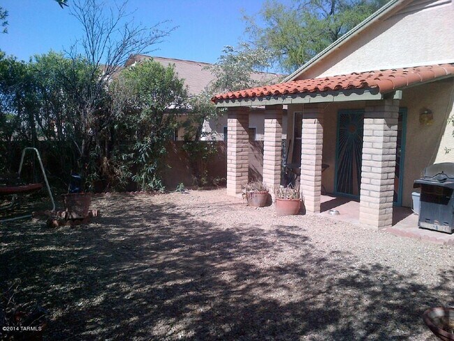 Building Photo - 7857 S Wild Primrose Ave