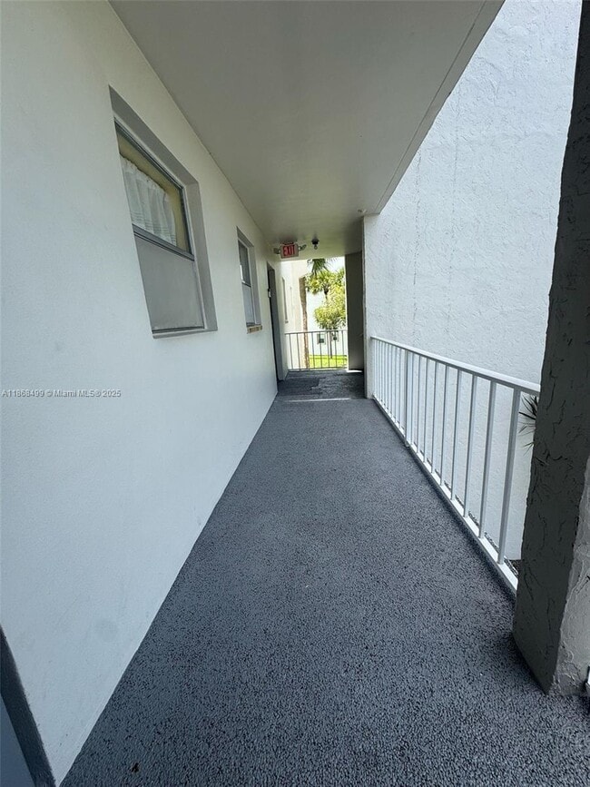 Building Photo - 8450 Sunrise Lakes Blvd