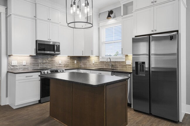 Building Photo - 1705 Double Oak Trl