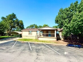 Building Photo - Beautiful Home with Quiet Location