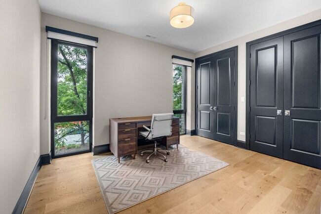 Building Photo - 1532 W Ohio St