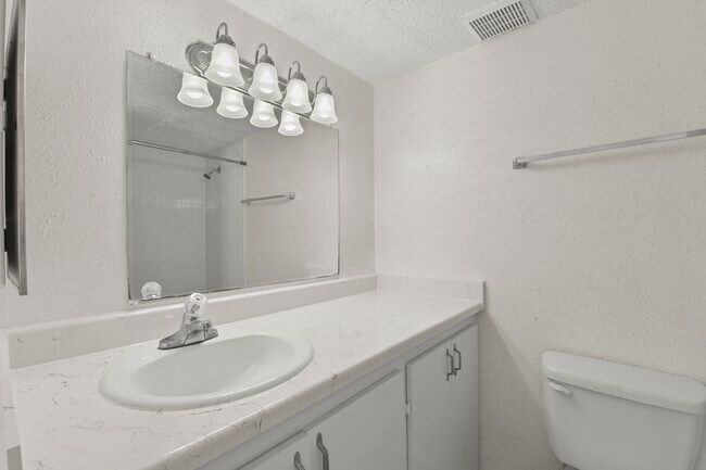 Building Photo - 1950 Spenwick Dr