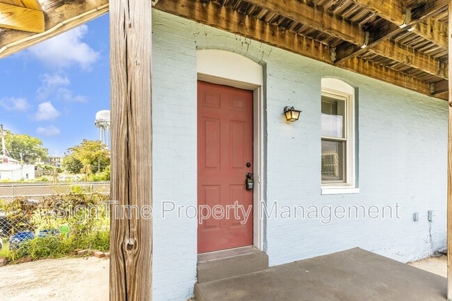 Building Photo - 152 E South St